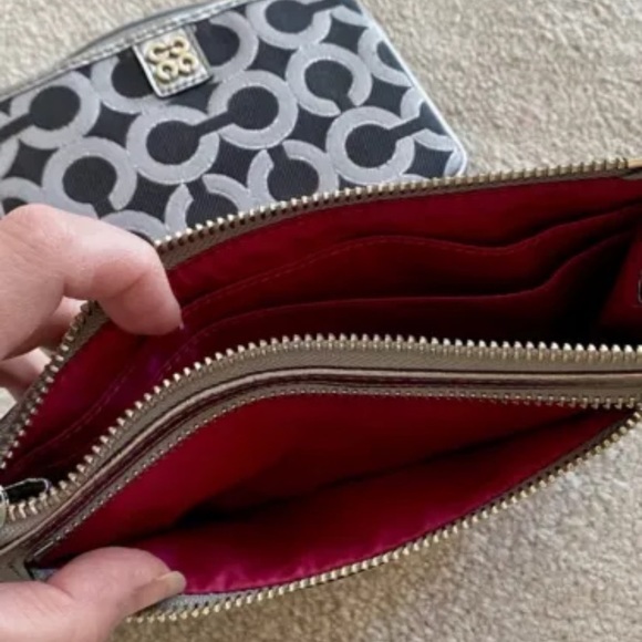 NEW SET OF TWO 2 COACH WRISTLETS WALLETS CLUTCH SILVER BLACK OP ART JULIA NWOT - Picture 5 of 9